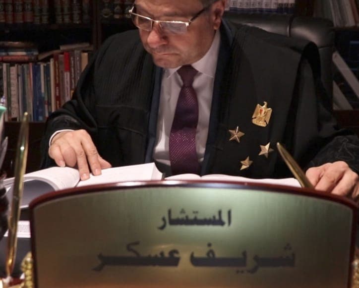 القانون بين النص والشارع