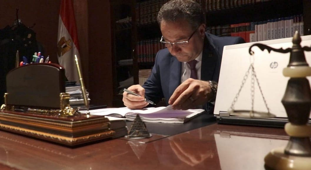 القانون لا يُدار بالضجيج… رؤية قانونية لموقع المستشار شريف عسكر